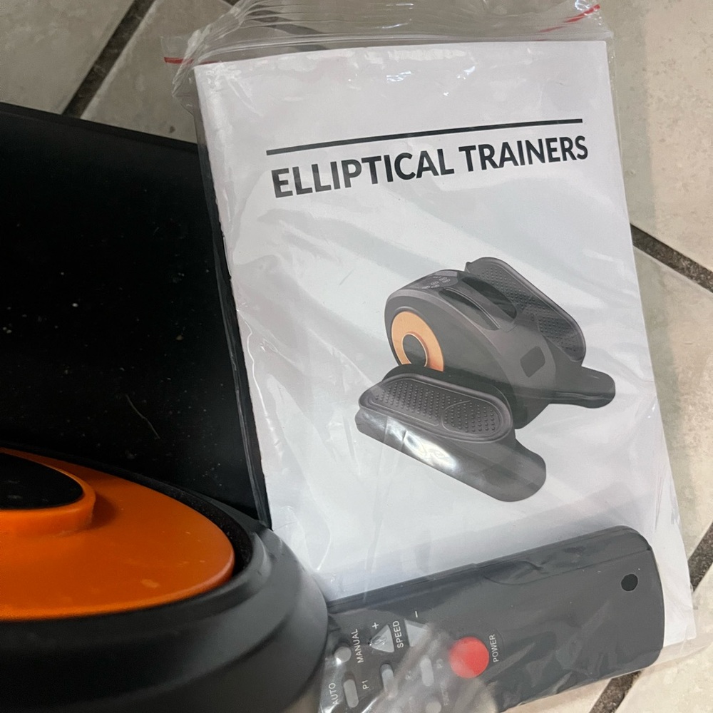 Compact Black Elliptical Machine - Picture 3 of 3